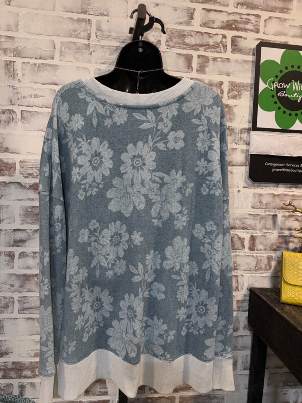 Time and Tru Blue Floral Knit Pullover with White Trim XL - Picture 6 of 7